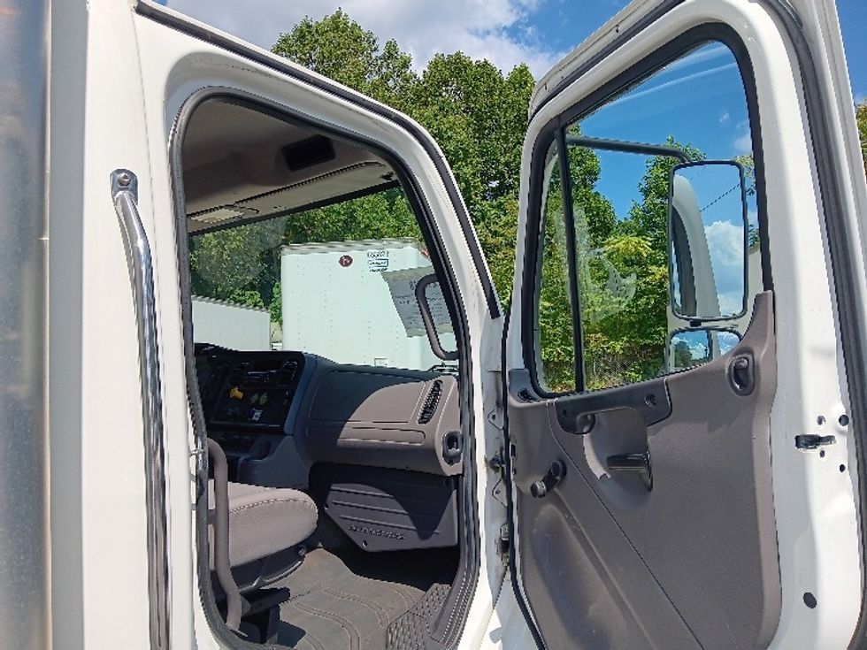 Medium Duty Box Truck-Light and Medium Duty Trucks-Freightliner-2019-M2-Blountville-TN-201,453\n\t\tmiles-$ 51,500 - Image 20