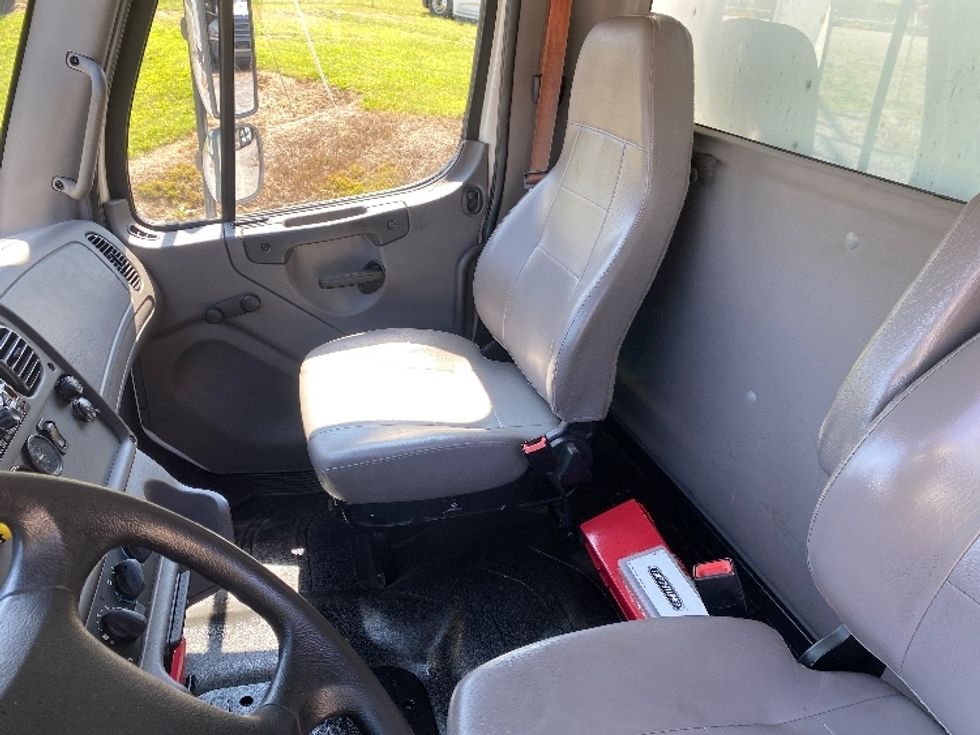 Medium Duty Box Truck-Light and Medium Duty Trucks-Freightliner-2019-M2-Blountville-TN-217,714\n\t\tmiles-$ 48,750 - Image 19