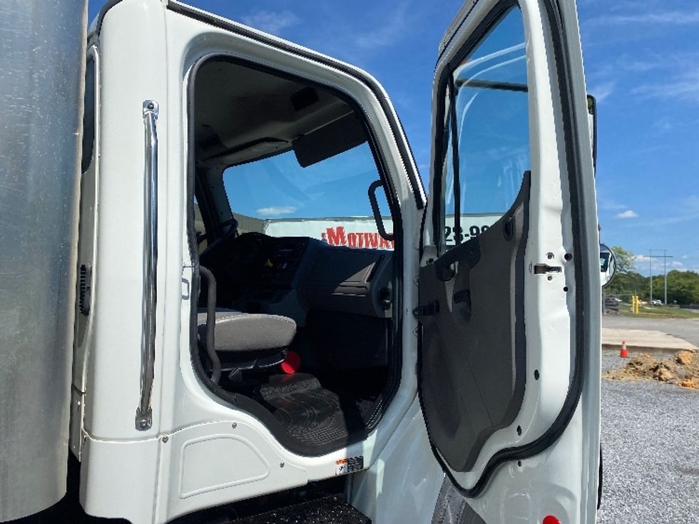 Medium Duty Box Truck-Light and Medium Duty Trucks-Freightliner-2019-M2-Blountville-TN-217,714\n\t\tmiles-$ 48,750 - Image 20
