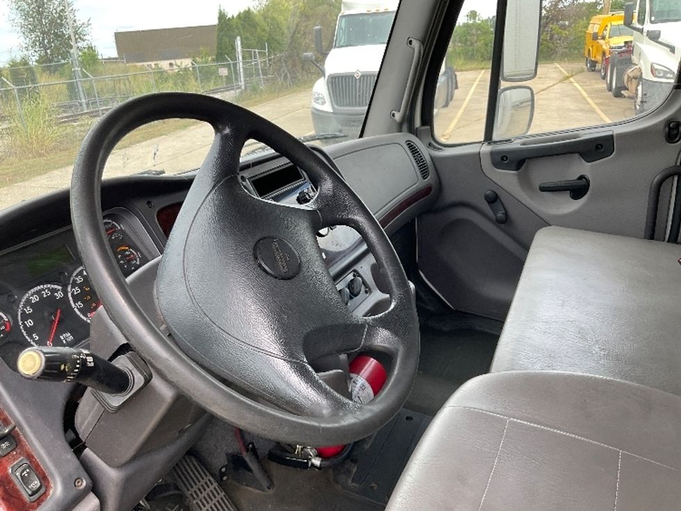 Medium Duty Box Truck-Light and Medium Duty Trucks-Freightliner-2019-M2-Bowling Green-KY-256,532\n\t\tmiles-$ 35,000 - Image 17