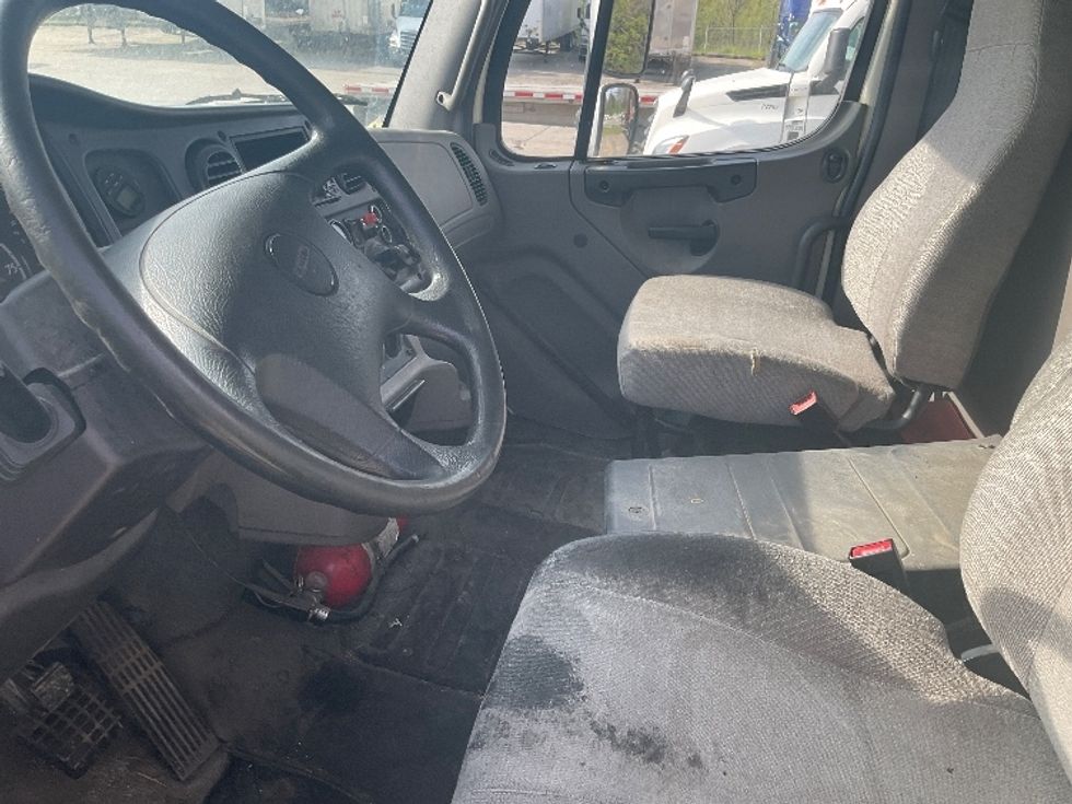 Medium Duty Box Truck-Light and Medium Duty Trucks-Freightliner-2019-M2-Bowling Green-KY-356,228\n\t\tmiles-$ 24,500 - Image 17