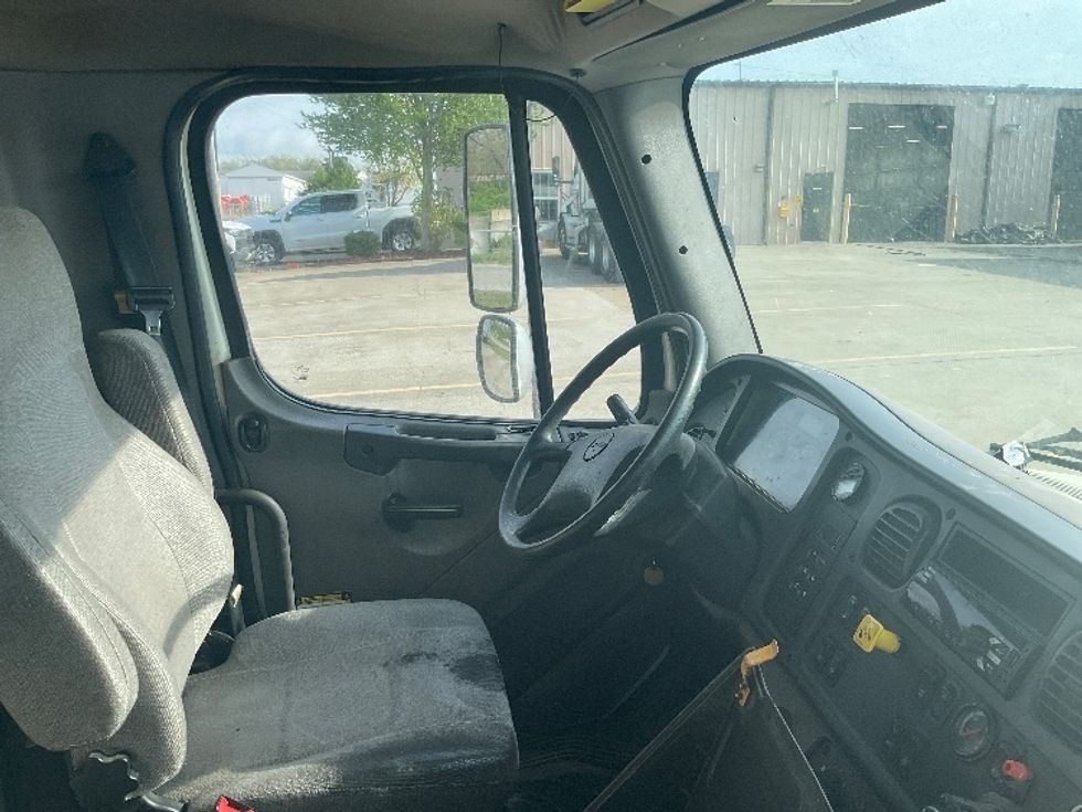 Medium Duty Box Truck-Light and Medium Duty Trucks-Freightliner-2019-M2-Bowling Green-KY-356,228\n\t\tmiles-$ 24,500 - Image 22