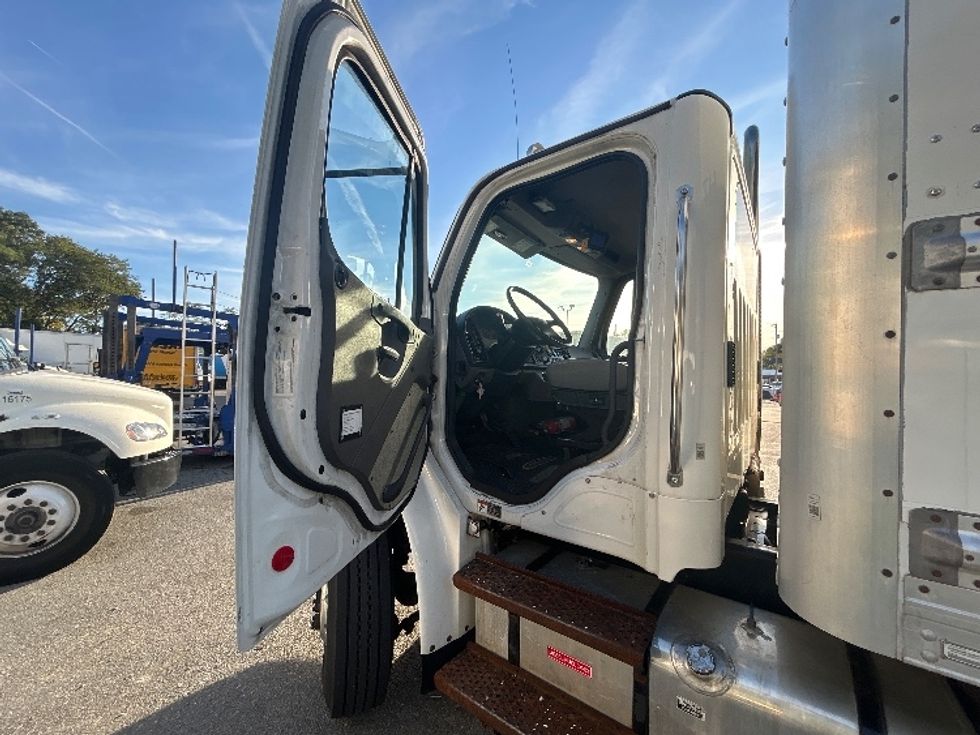 Medium Duty Box Truck-Light and Medium Duty Trucks-Freightliner-2019-M2-Braintree-MA-179,209\n\t\tmiles-$ 61,250 - Image 15