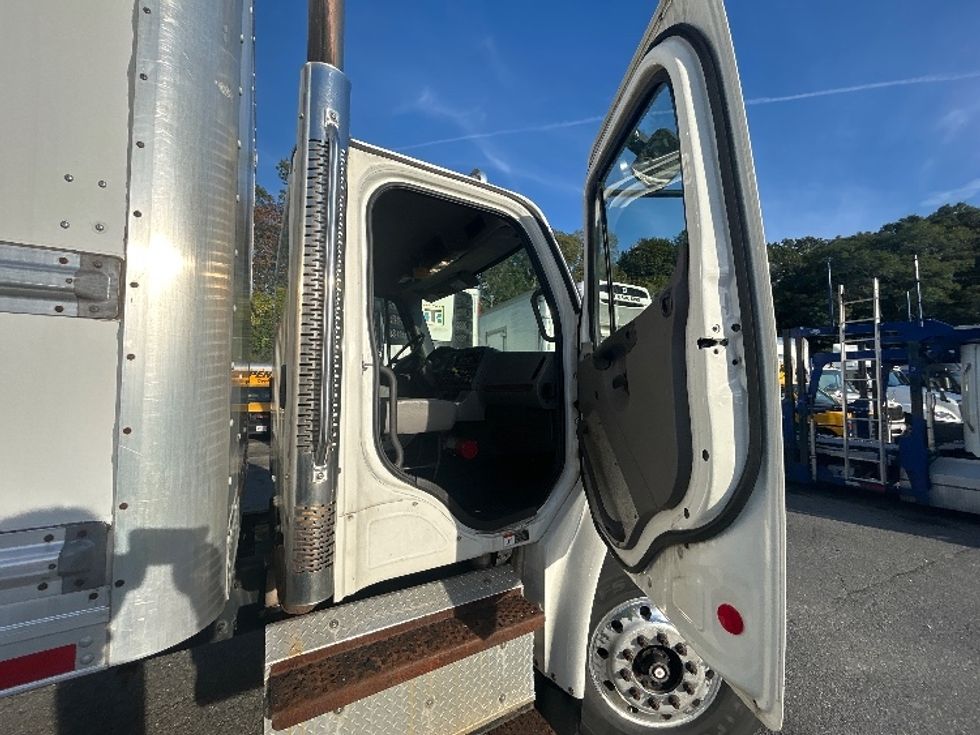 Medium Duty Box Truck-Light and Medium Duty Trucks-Freightliner-2019-M2-Braintree-MA-179,209\n\t\tmiles-$ 61,250 - Image 19