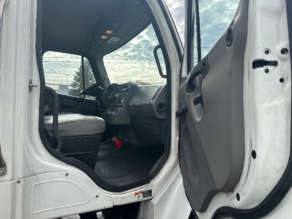 Medium Duty Box Truck-Light and Medium Duty Trucks-Freightliner-2019-M2-Braintree-MA-182,318\n\t\tmiles-$ 46,000 - Image 20