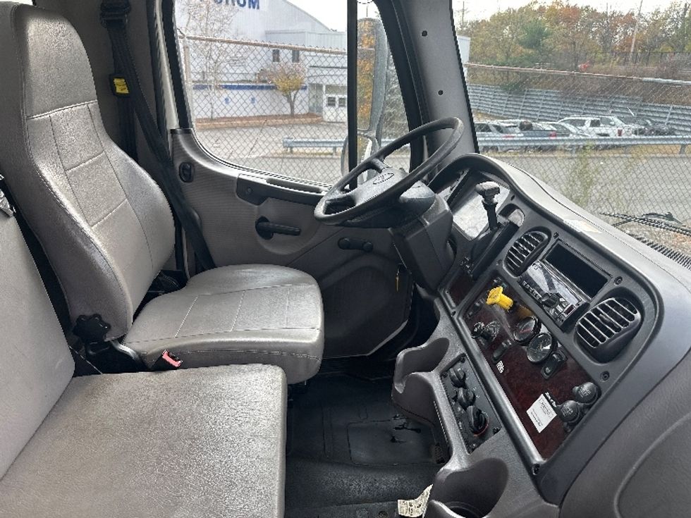 Medium Duty Box Truck-Light and Medium Duty Trucks-Freightliner-2019-M2-Braintree-MA-182,318\n\t\tmiles-$ 46,000 - Image 22