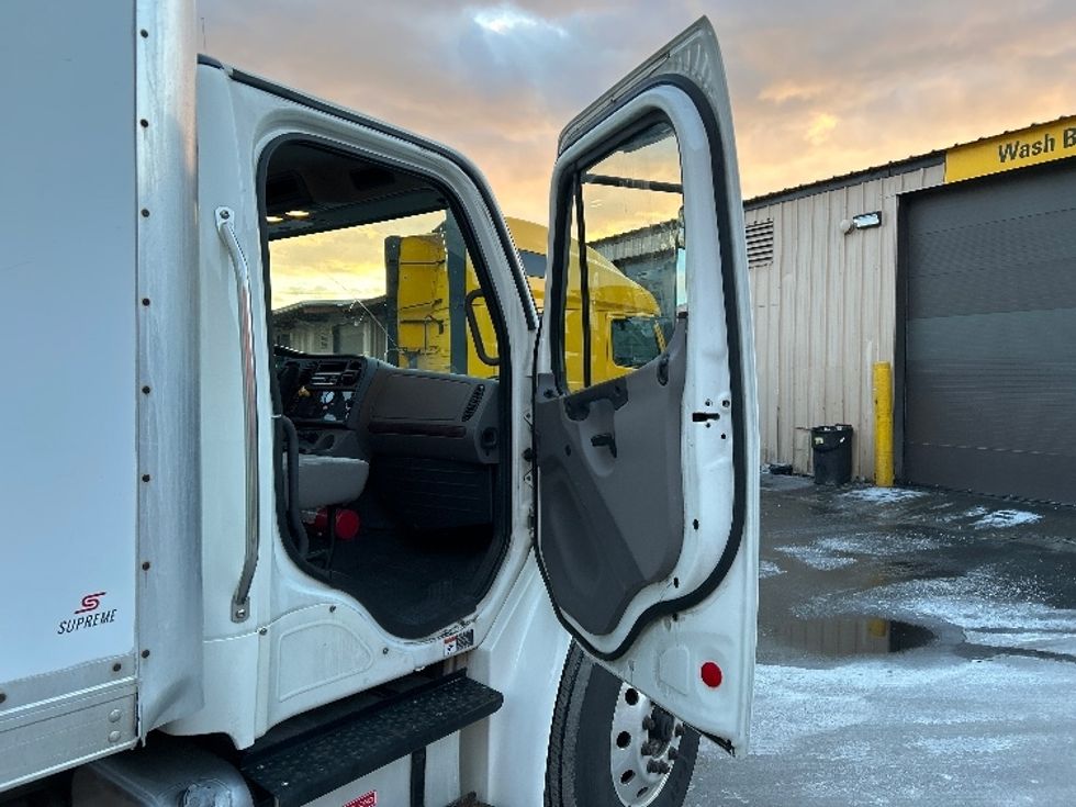 Medium Duty Box Truck-Light and Medium Duty Trucks-Freightliner-2019-M2-Braintree-MA-202,448\n\t\tmiles-$ 42,250 - Image 20