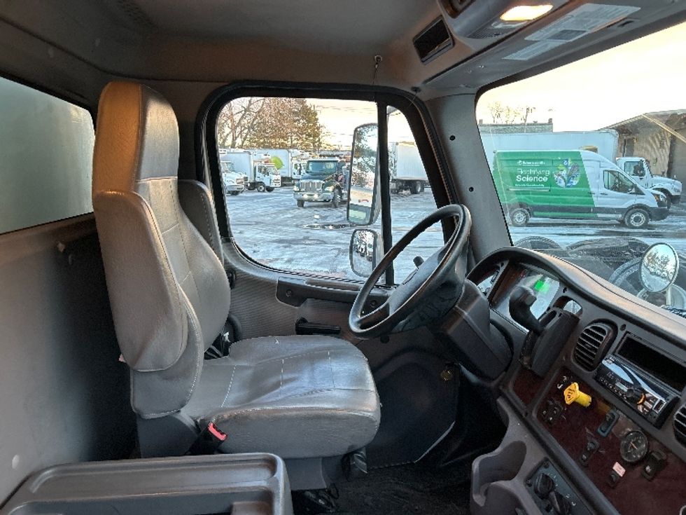 Medium Duty Box Truck-Light and Medium Duty Trucks-Freightliner-2019-M2-Braintree-MA-202,448\n\t\tmiles-$ 42,250 - Image 22