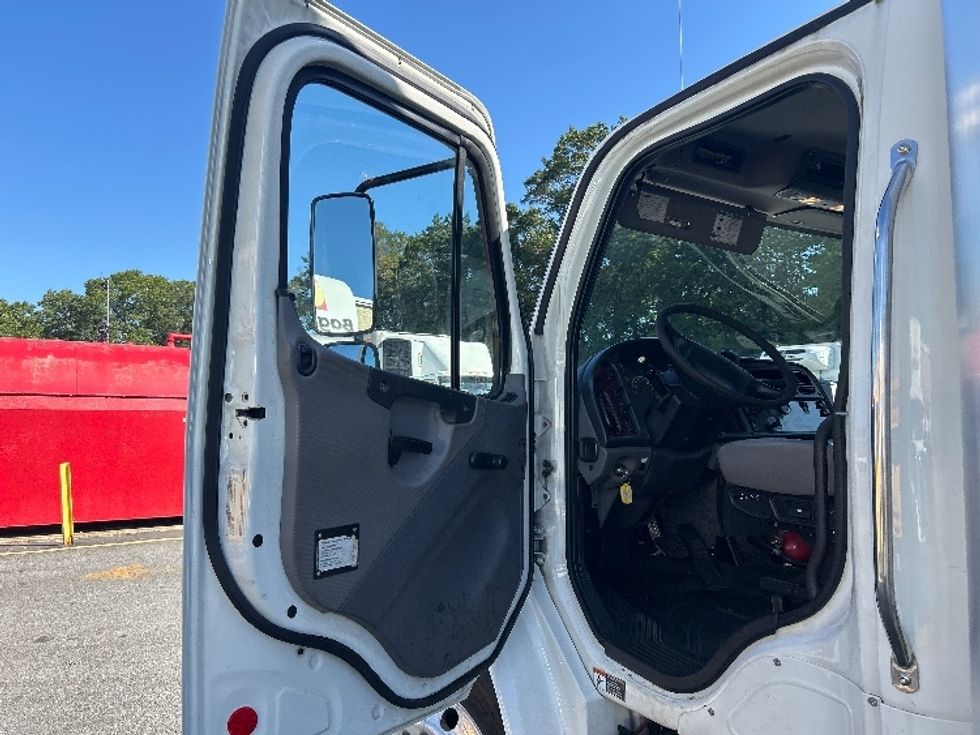 Medium Duty Box Truck-Light and Medium Duty Trucks-Freightliner-2019-M2-Braintree-MA-40,039\n\t\tmiles-$ 53,250 - Image 16