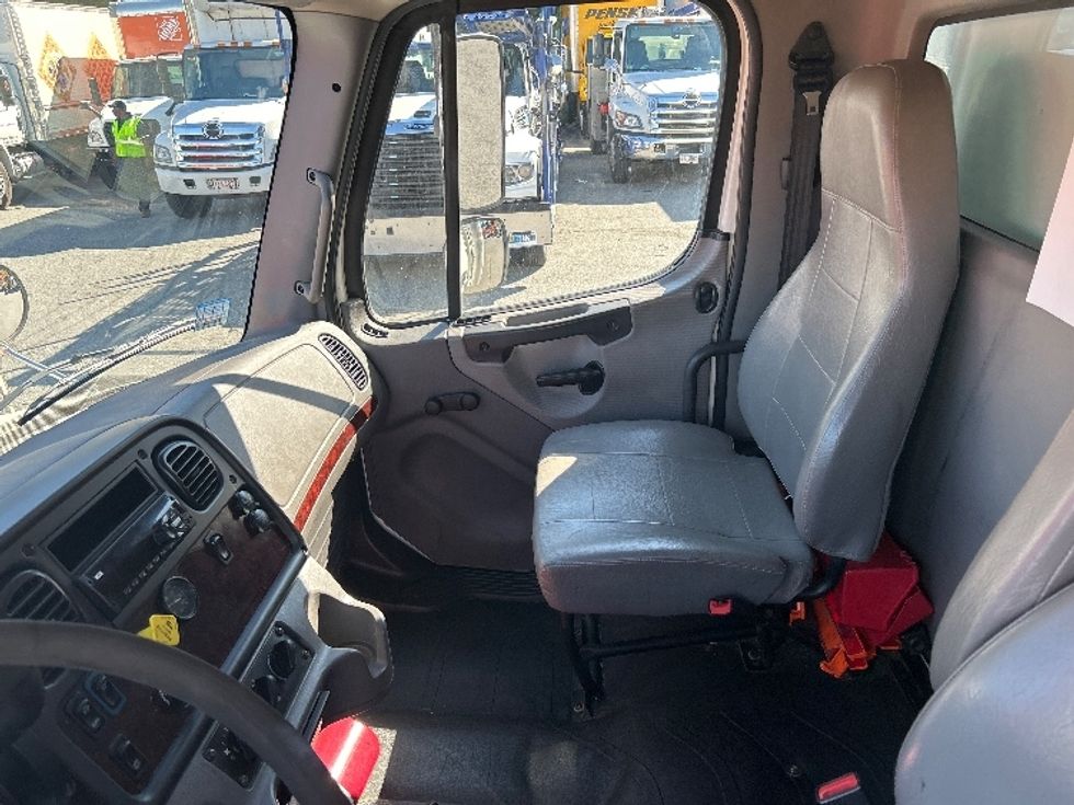 Medium Duty Box Truck-Light and Medium Duty Trucks-Freightliner-2019-M2-Braintree-MA-40,039\n\t\tmiles-$ 53,250 - Image 19