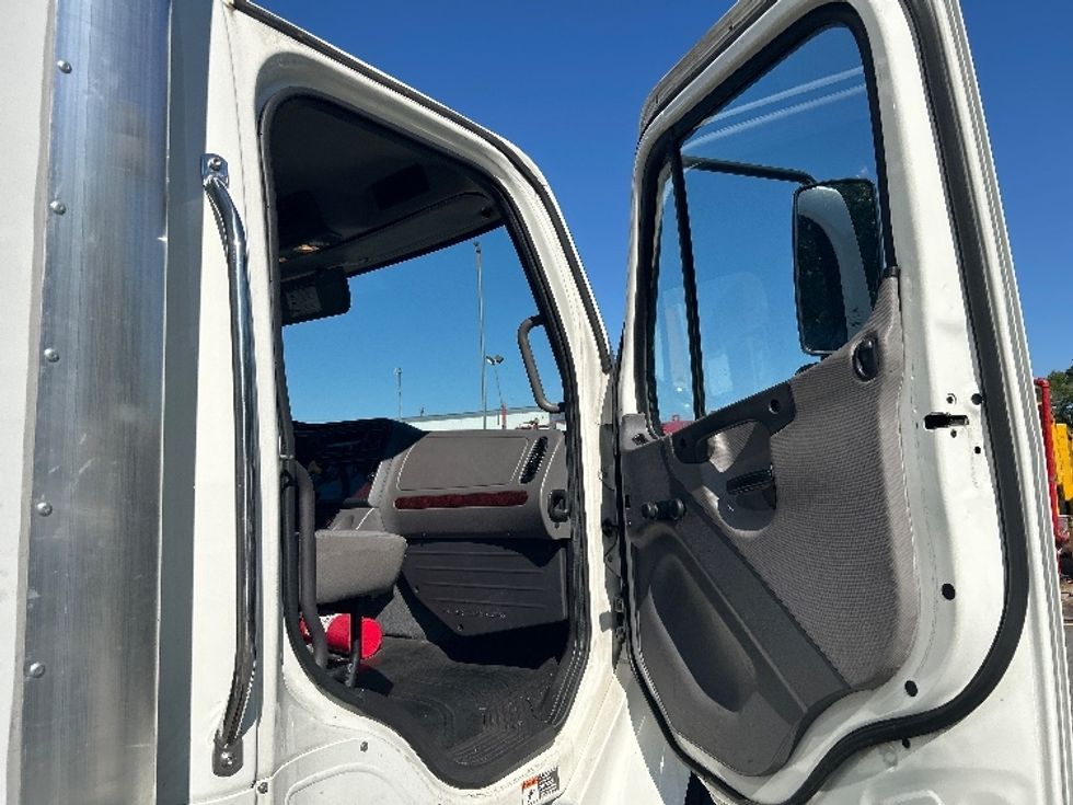 Medium Duty Box Truck-Light and Medium Duty Trucks-Freightliner-2019-M2-Braintree-MA-40,039\n\t\tmiles-$ 53,250 - Image 20