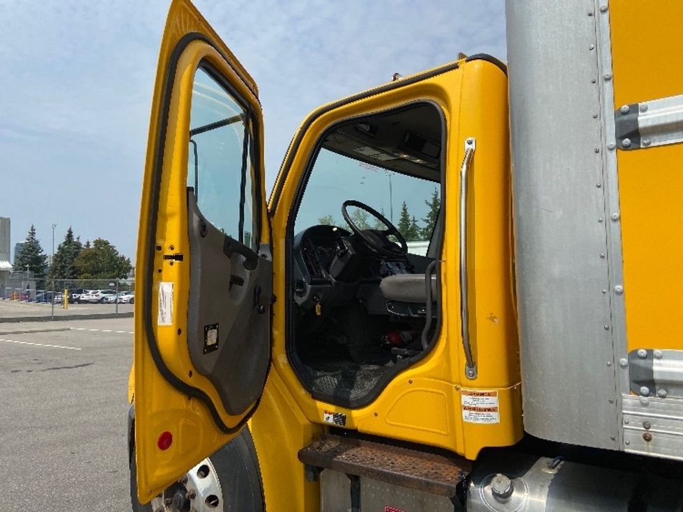Medium Duty Box Truck-Light and Medium Duty Trucks-Freightliner-2019-M2-Brampton-ON-218,035\n\t\tkm-$ 68,000 - Image 16