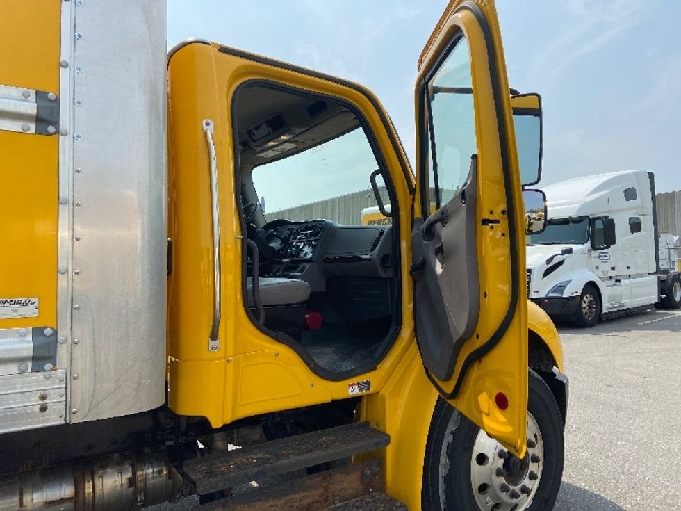 Medium Duty Box Truck-Light and Medium Duty Trucks-Freightliner-2019-M2-Brampton-ON-218,035\n\t\tkm-$ 68,000 - Image 20