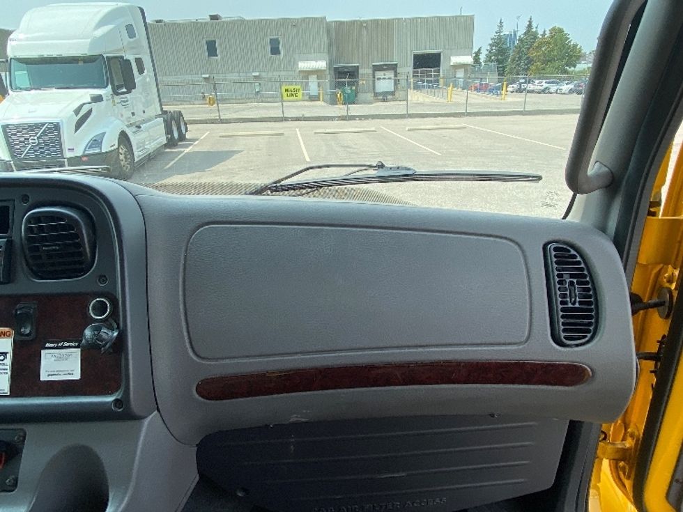 Medium Duty Box Truck-Light and Medium Duty Trucks-Freightliner-2019-M2-Brampton-ON-218,035\n\t\tkm-$ 68,000 - Image 21