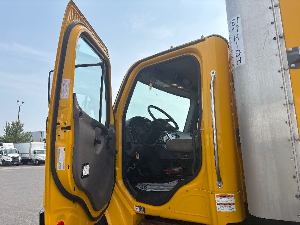 Medium Duty Box Truck-Light and Medium Duty Trucks-Freightliner-2019-M2-Brampton-ON-314,695\n\t\tkm-$ 48,500 - Image 16