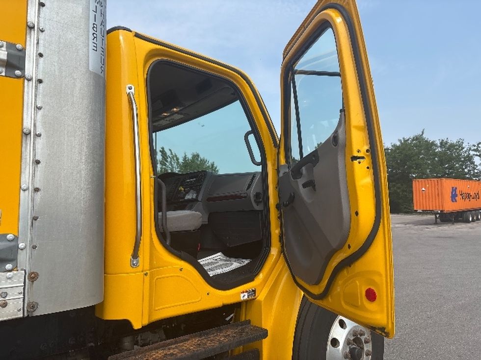 Medium Duty Box Truck-Light and Medium Duty Trucks-Freightliner-2019-M2-Brampton-ON-314,695\n\t\tkm-$ 48,500 - Image 20