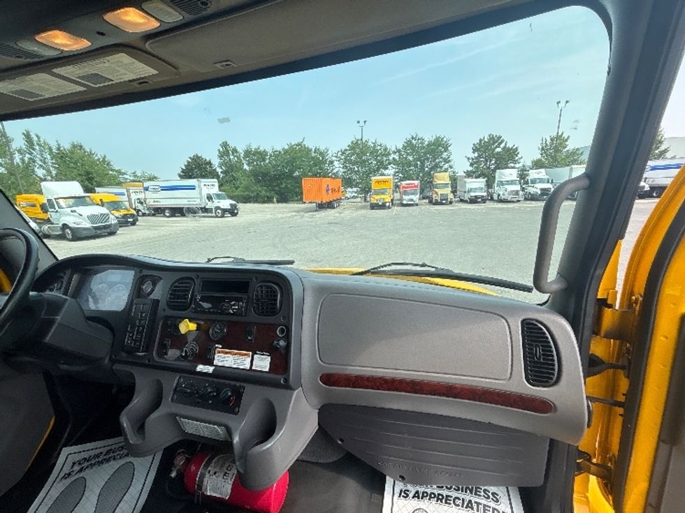 Medium Duty Box Truck-Light and Medium Duty Trucks-Freightliner-2019-M2-Brampton-ON-314,695\n\t\tkm-$ 48,500 - Image 21