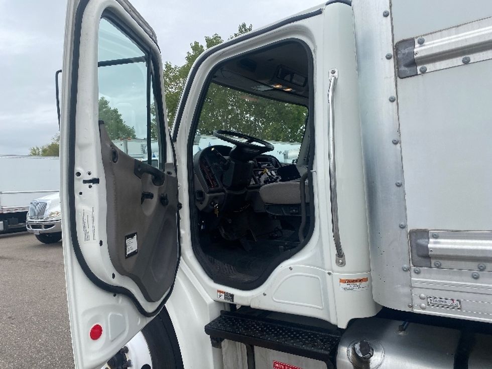 Medium Duty Box Truck-Light and Medium Duty Trucks-Freightliner-2019-M2-Brooklyn Park-MN-100,637\n\t\tmiles-$ 59,750 - Image 16