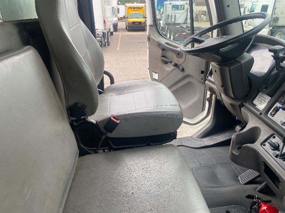 Medium Duty Box Truck-Light and Medium Duty Trucks-Freightliner-2019-M2-Brooklyn Park-MN-100,637\n\t\tmiles-$ 59,750 - Image 22