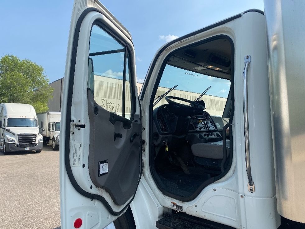 Medium Duty Box Truck-Light and Medium Duty Trucks-Freightliner-2019-M2-Brooklyn Park-MN-137,525\n\t\tmiles-$ 57,500 - Image 16