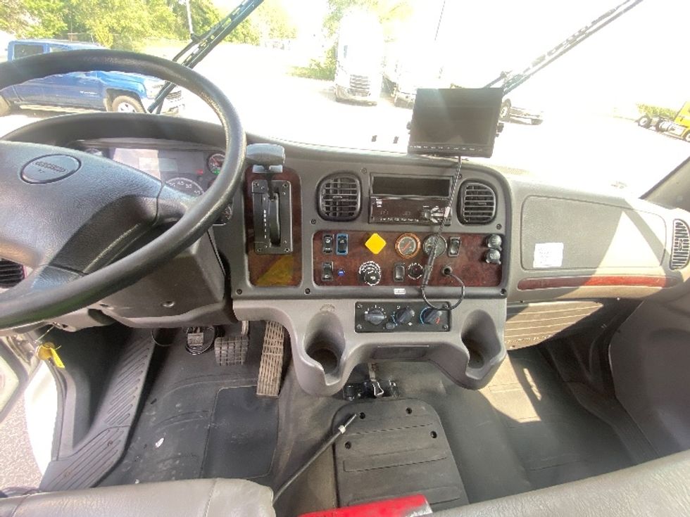 Medium Duty Box Truck-Light and Medium Duty Trucks-Freightliner-2019-M2-Brooklyn Park-MN-137,525\n\t\tmiles-$ 57,500 - Image 18