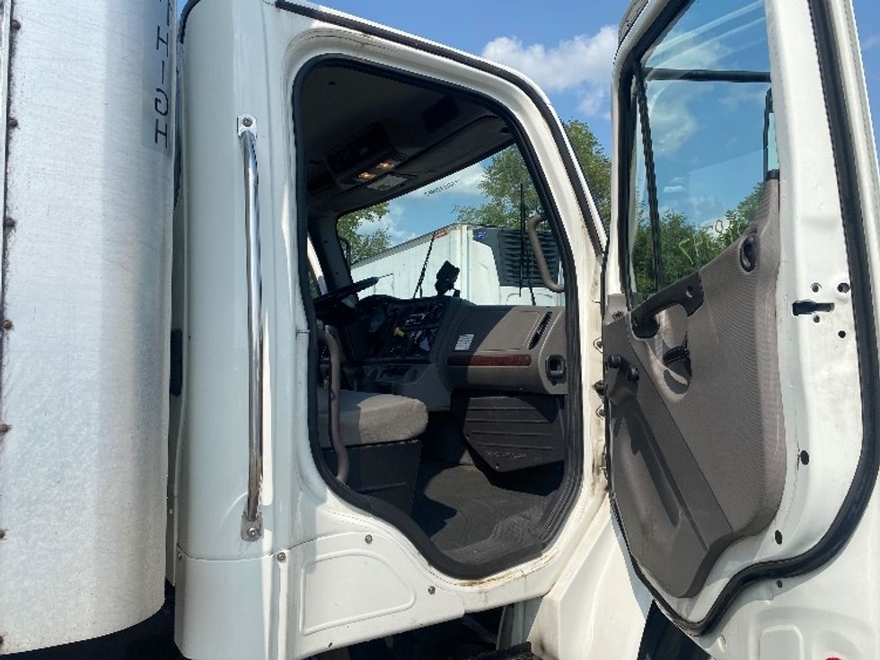 Medium Duty Box Truck-Light and Medium Duty Trucks-Freightliner-2019-M2-Brooklyn Park-MN-137,525\n\t\tmiles-$ 57,500 - Image 20