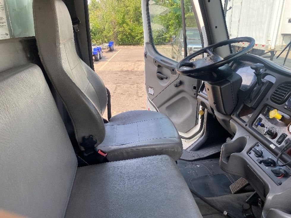 Medium Duty Box Truck-Light and Medium Duty Trucks-Freightliner-2019-M2-Brooklyn Park-MN-137,525\n\t\tmiles-$ 57,500 - Image 22