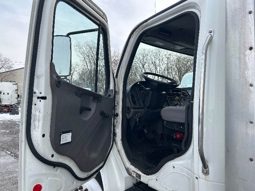 Medium Duty Box Truck-Light and Medium Duty Trucks-Freightliner-2019-M2-Brooklyn Park-MN-175,862\n\t\tmiles-$ 51,000 - Image 16