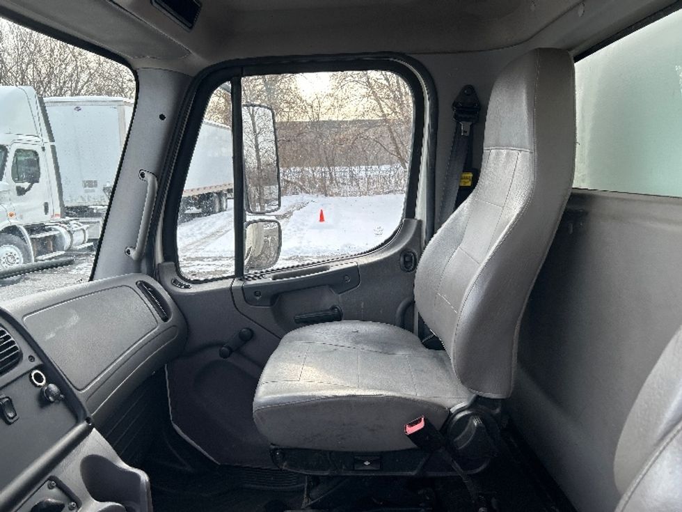 Medium Duty Box Truck-Light and Medium Duty Trucks-Freightliner-2019-M2-Brooklyn Park-MN-175,862\n\t\tmiles-$ 51,000 - Image 19