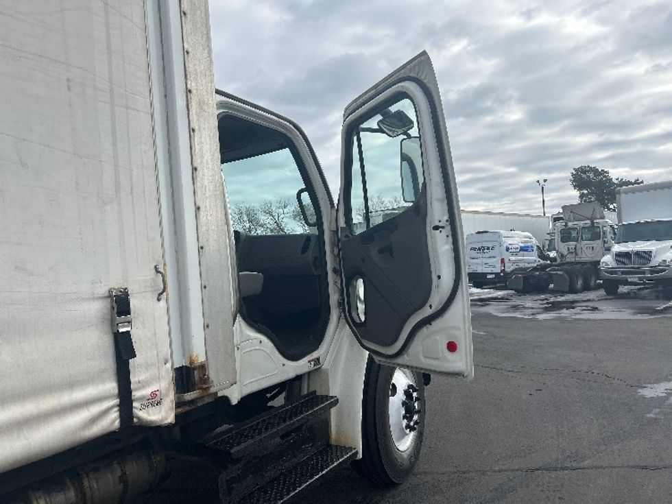Medium Duty Box Truck-Light and Medium Duty Trucks-Freightliner-2019-M2-Brooklyn Park-MN-205,672\n\t\tmiles-$ 44,000 - Image 17