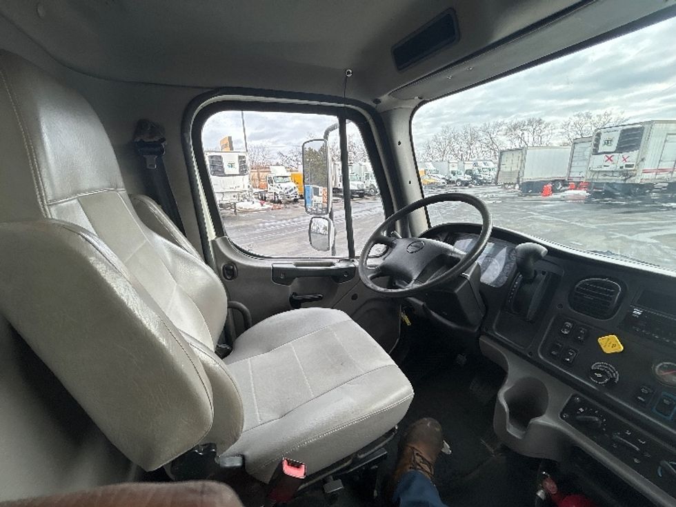 Medium Duty Box Truck-Light and Medium Duty Trucks-Freightliner-2019-M2-Brooklyn Park-MN-205,672\n\t\tmiles-$ 44,000 - Image 22