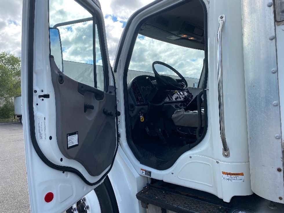 Medium Duty Box Truck-Light and Medium Duty Trucks-Freightliner-2019-M2-Brooklyn Park-MN-206,839\n\t\tmiles-$ 45,750 - Image 16
