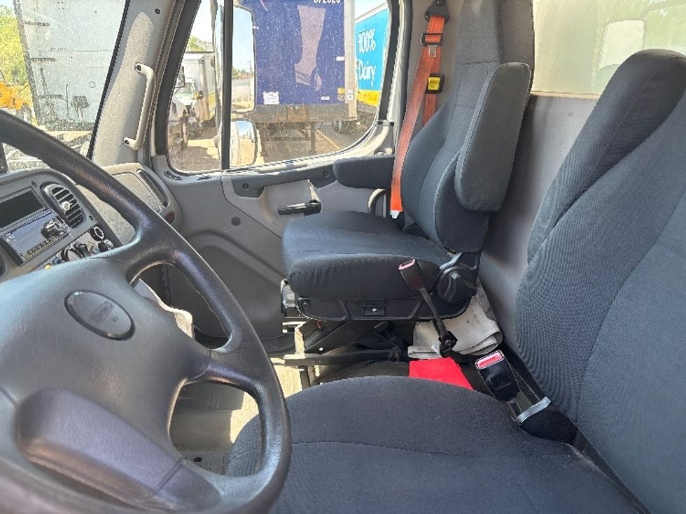 Medium Duty Box Truck-Light and Medium Duty Trucks-Freightliner-2019-M2-Brooklyn Park-MN-220,014\n\t\tmiles-$ 39,750 - Image 19