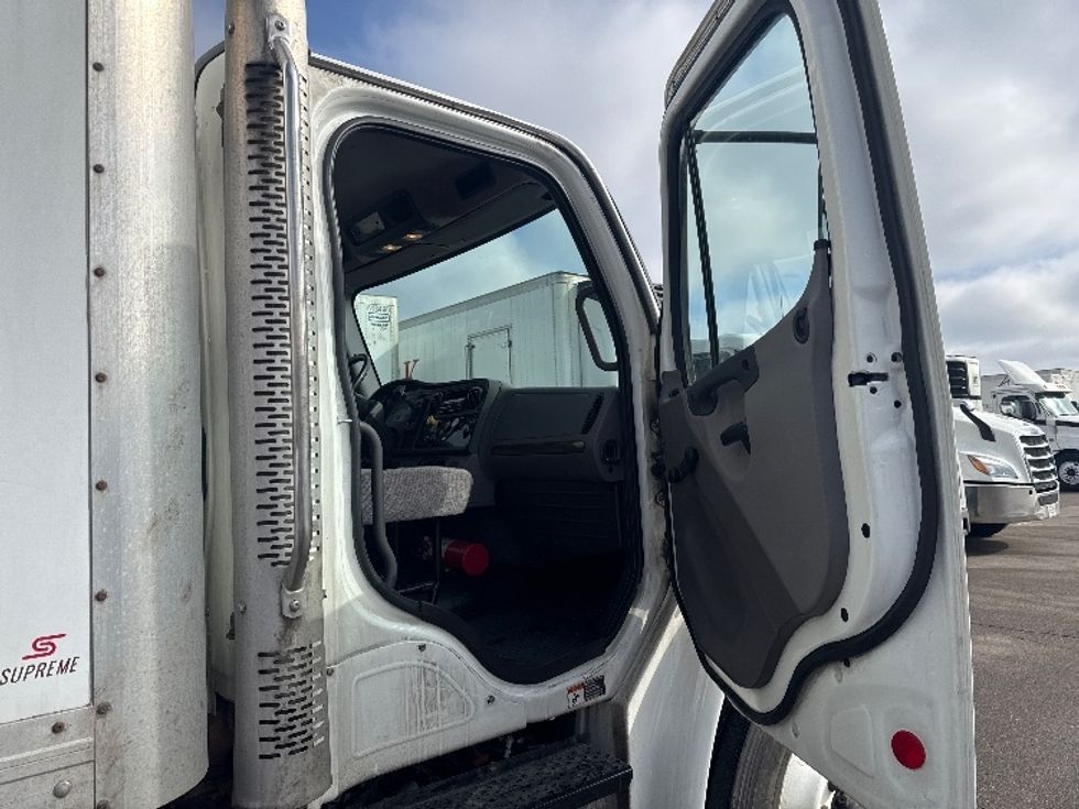 Medium Duty Box Truck-Light and Medium Duty Trucks-Freightliner-2019-M2-Brooklyn Park-MN-256,062\n\t\tmiles-$ 28,750 - Image 19