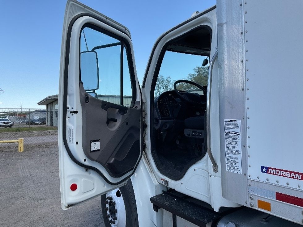 Medium Duty Box Truck-Light and Medium Duty Trucks-Freightliner-2019-M2-Brooklyn Park-MN-291,426\n\t\tmiles-$ 36,000 - Image 16