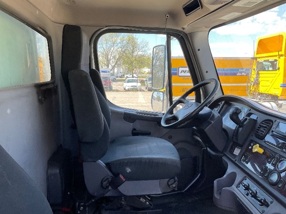 Medium Duty Box Truck-Light and Medium Duty Trucks-Freightliner-2019-M2-Brooklyn Park-MN-291,426\n\t\tmiles-$ 36,000 - Image 22