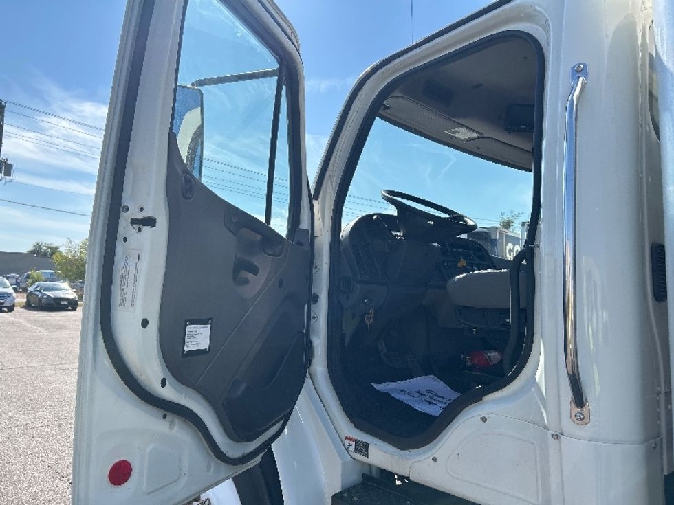 Medium Duty Box Truck-Light and Medium Duty Trucks-Freightliner-2019-M2-Brooklyn Park-MN-297,876\n\t\tmiles-$ 21,250 - Image 16