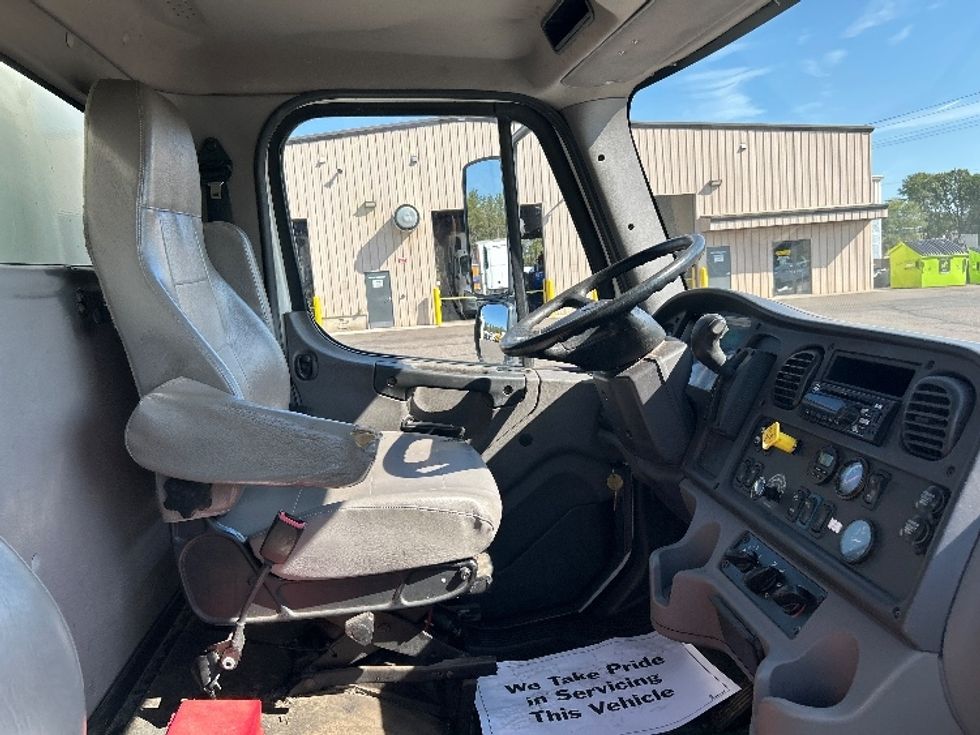 Medium Duty Box Truck-Light and Medium Duty Trucks-Freightliner-2019-M2-Brooklyn Park-MN-297,876\n\t\tmiles-$ 21,250 - Image 22