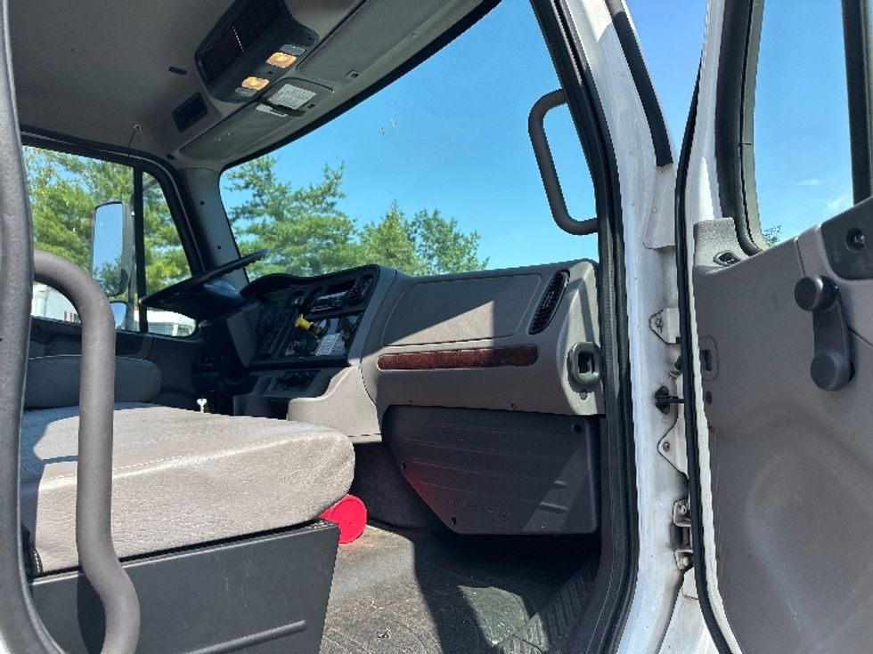 Medium Duty Box Truck-Light and Medium Duty Trucks-Freightliner-2019-M2-Burlington-NJ-207,617\n\t\tmiles-$ 37,750 - Image 20