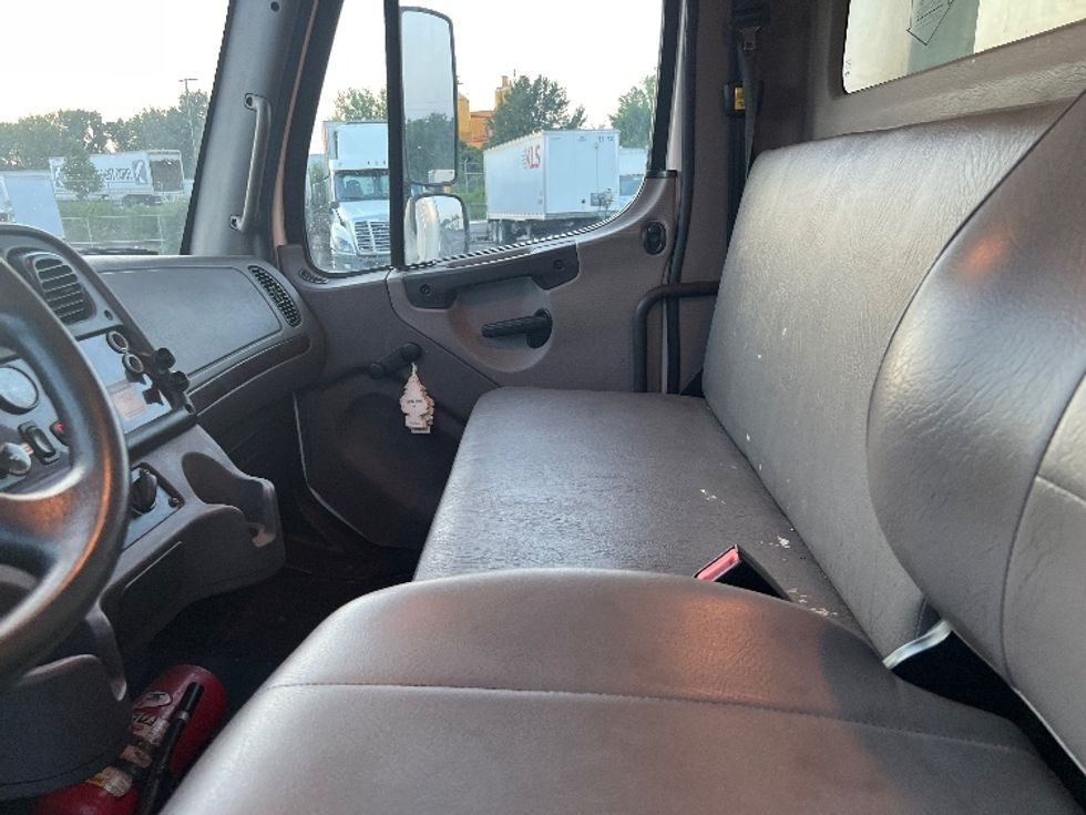 Medium Duty Box Truck-Light and Medium Duty Trucks-Freightliner-2019-M2-Burlington-NJ-211,474\n\t\tmiles-$ 34,250 - Image 19