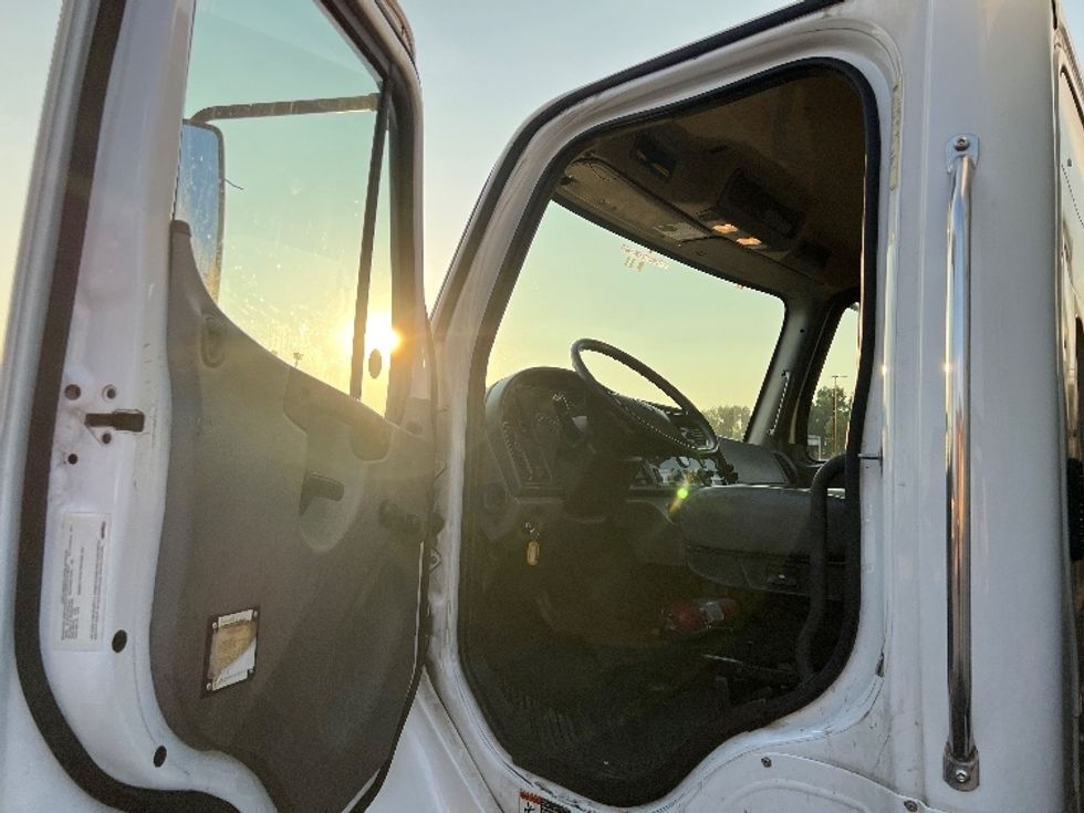 Medium Duty Box Truck-Light and Medium Duty Trucks-Freightliner-2019-M2-Burlington-NJ-220,666\n\t\tmiles-$ 33,000 - Image 16
