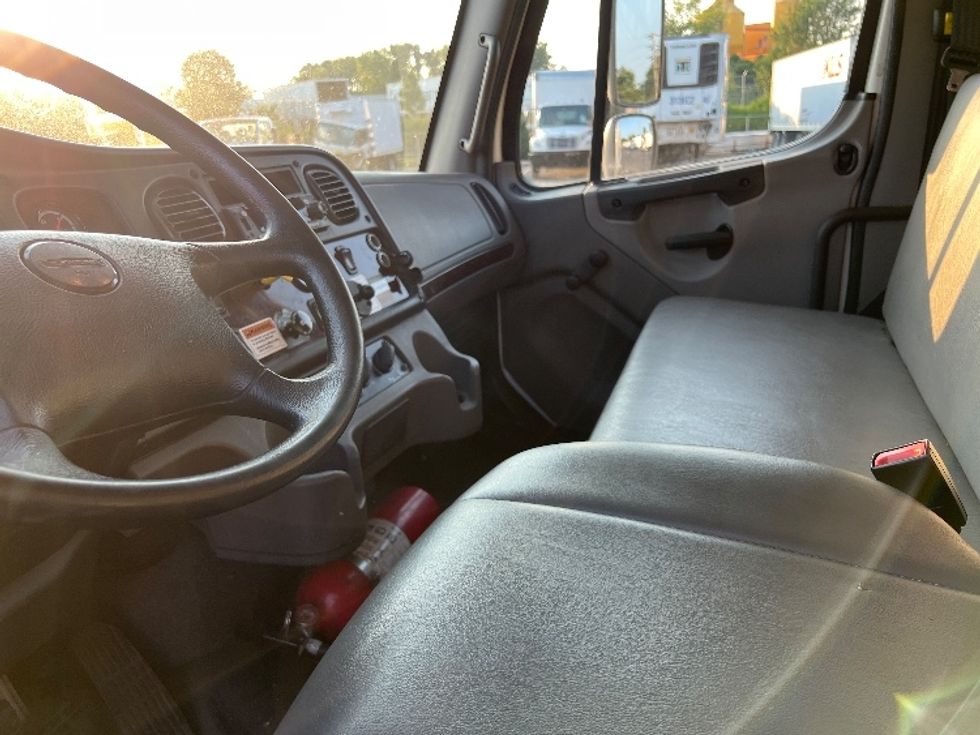 Medium Duty Box Truck-Light and Medium Duty Trucks-Freightliner-2019-M2-Burlington-NJ-220,666\n\t\tmiles-$ 33,000 - Image 17