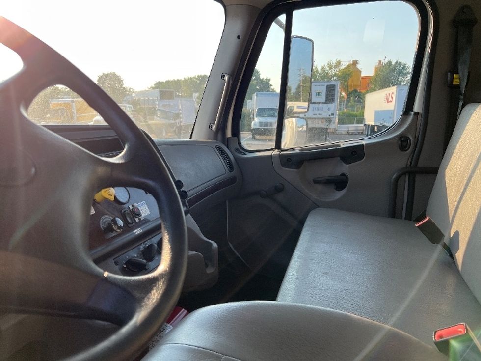 Medium Duty Box Truck-Light and Medium Duty Trucks-Freightliner-2019-M2-Burlington-NJ-229,980\n\t\tmiles-$ 31,750 - Image 17