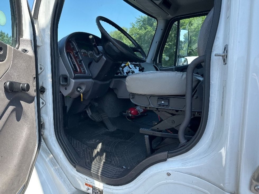 Medium Duty Box Truck-Light and Medium Duty Trucks-Freightliner-2019-M2-Burlington-NJ-243,040\n\t\tmiles-$ 33,000 - Image 16