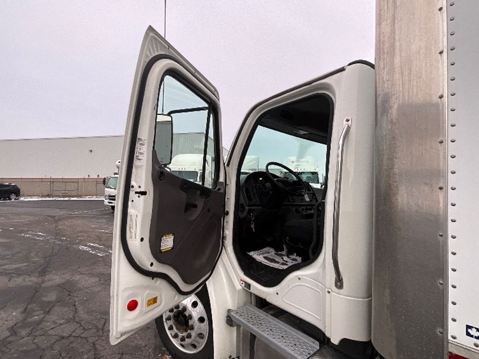Medium Duty Box Truck-Light and Medium Duty Trucks-Freightliner-2019-M2-Burlington-ON-123,406\n\t\tkm-$ 75,250 - Image 15