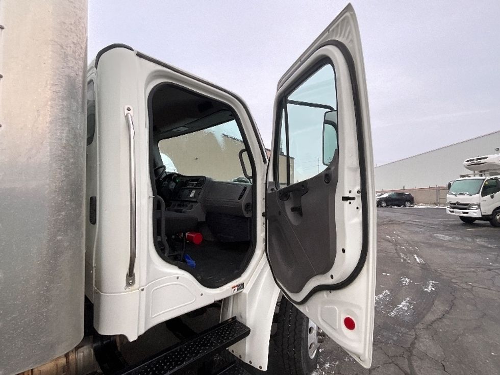 Medium Duty Box Truck-Light and Medium Duty Trucks-Freightliner-2019-M2-Burlington-ON-123,406\n\t\tkm-$ 75,250 - Image 19