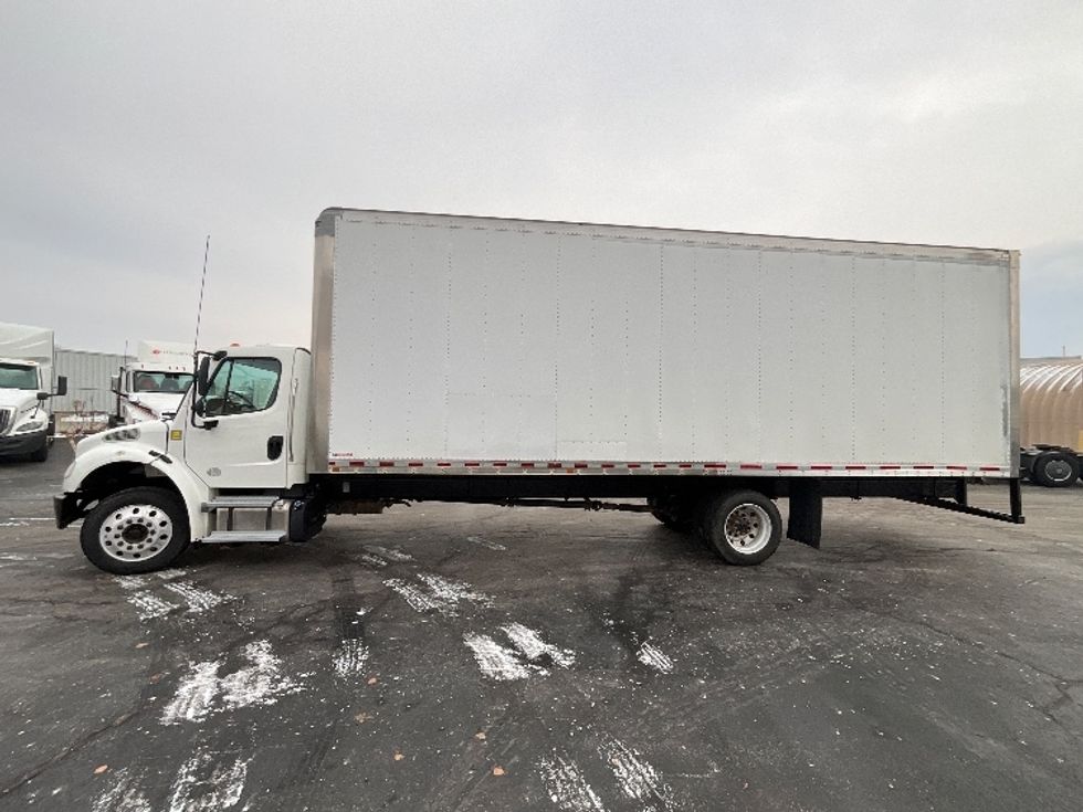Medium Duty Box Truck-Light and Medium Duty Trucks-Freightliner-2019-M2-Burlington-ON-123,406\n\t\tkm-$ 75,250 - Image 4
