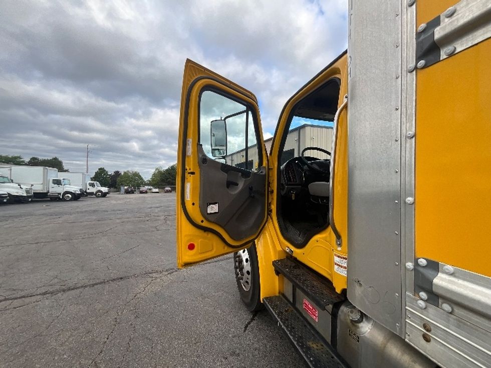 Medium Duty Box Truck-Light and Medium Duty Trucks-Freightliner-2019-M2-Burlington-ON-245,979\n\t\tkm-$ 67,000 - Image 16