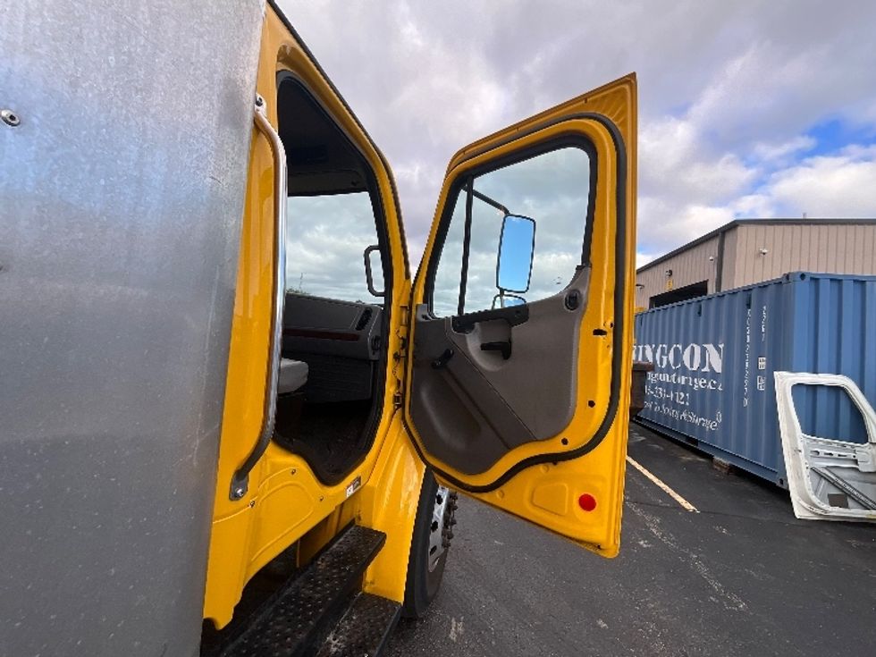 Medium Duty Box Truck-Light and Medium Duty Trucks-Freightliner-2019-M2-Burlington-ON-245,979\n\t\tkm-$ 67,000 - Image 20