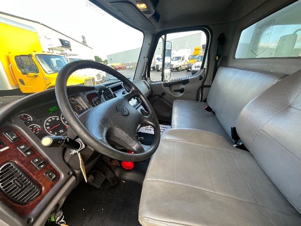 Medium Duty Box Truck-Light and Medium Duty Trucks-Freightliner-2019-M2-Burlington-ON-285,877\n\t\tkm-$ 64,750 - Image 17